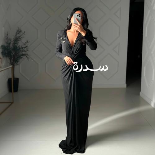 فستان راقٍ بقصه V
