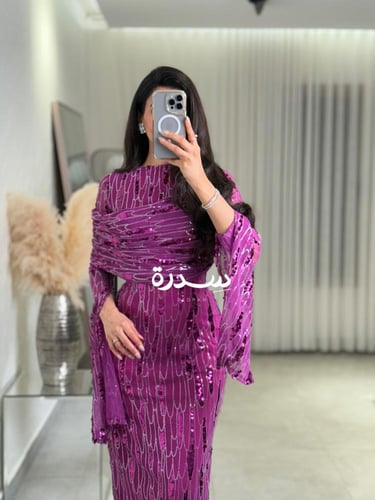 فستان فوشي مطرز قصة فالكتف