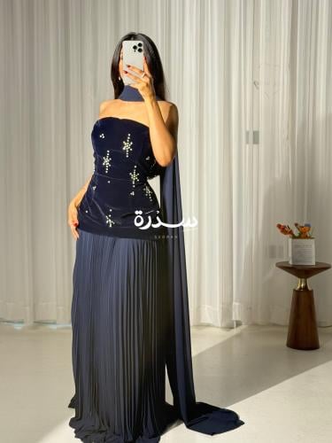 فستان كورسيه مخمل بلاسيه