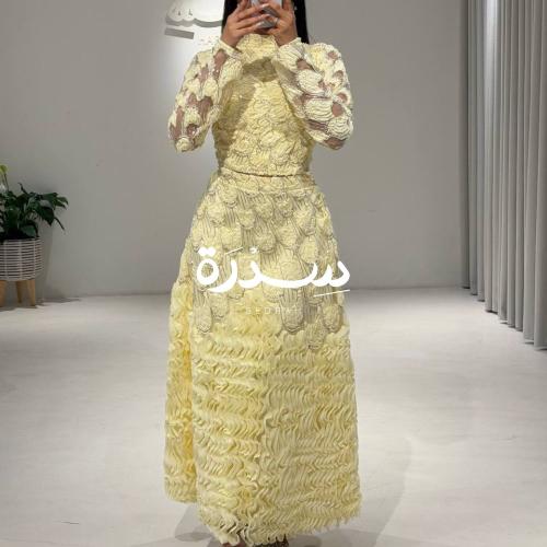 فستان سهرة بياقة عالية