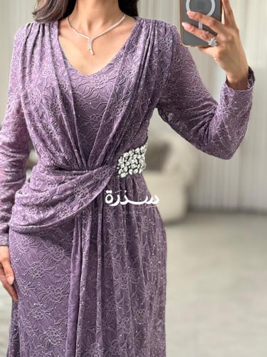 فستان دانتيل باكسسوارات عالخصر