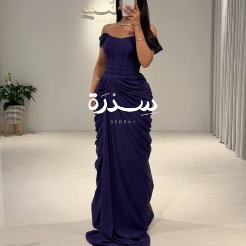 فستان كورسيه بأكتاف منسدلة
