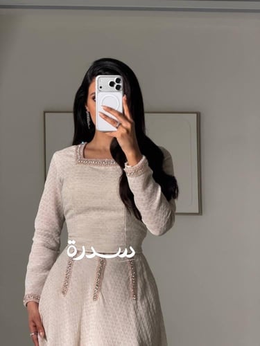 طقم ناعم كم طويل مطرز بكرستالات