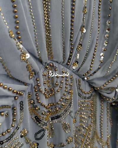 فستان مطرز بقصة مميزة