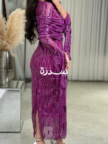 فستان فوشي مطرز قصة فالكتف