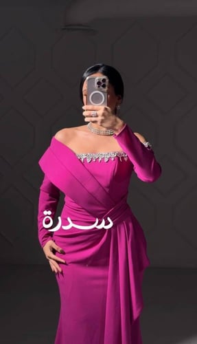 فستان سهرة كم طويل بتطريز مميز