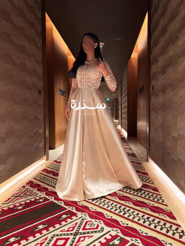 فستان سهرة بيج بتطريز