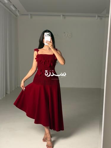 فستان ناعم بقصة مميزة