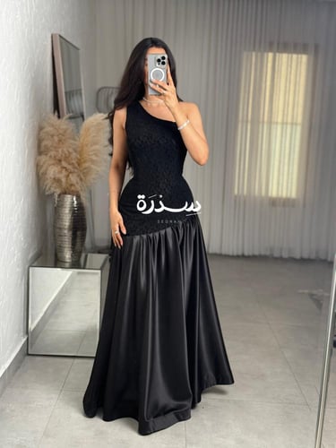 فستان دانتيل اسود