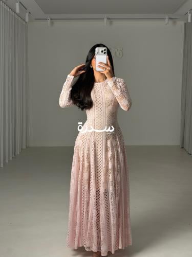 فستان دانتيل طويل