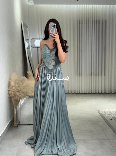 فستان سهرة كورسية شك بلاسيه