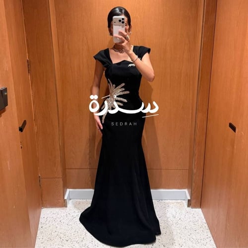 فستان سهرة راقي بتطريز كريستالي