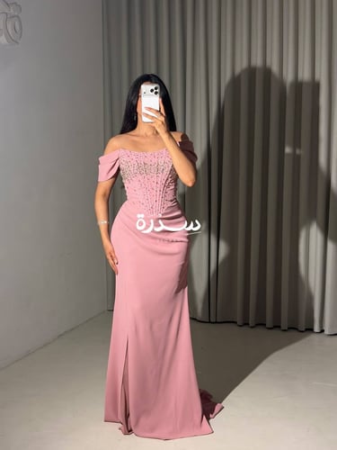 فستان سهرة كريب كورسيه مطرز بكريستالات