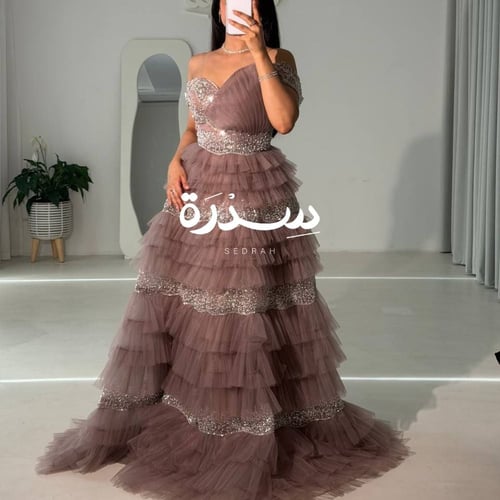 فستان طبقات التول المطرز