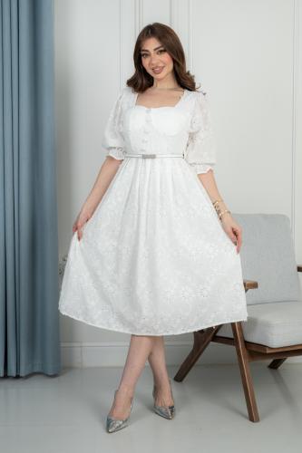 فستان العيد أبيض ناعم بتصميم ريفي ساحر يزدان بتطري...