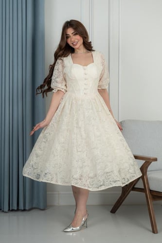 فستان عيد وجمعات رمضانية ميدي ناعم من الدانتيل