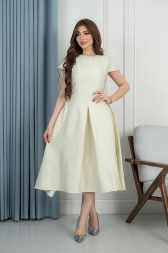 فستان عيد وجمعات رمضانية ميدي راقي باللون الكريمي