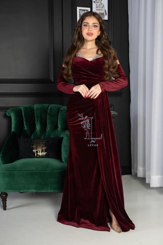 فستان سهره بفخامة المخمل العنابي