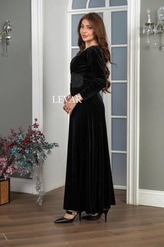 فستان الجوهرة مخمل مطرز يدوي