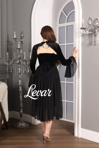 فستان قطيفه اسود مع شيفون قصير قعطتين جاكت أكمام