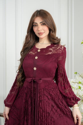 فستان عيد دانتيل فاخر باللون العنابي