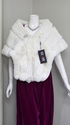 فرو مع تدخيلات جلد مع بروش