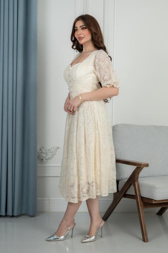 فستان عيد وجمعات رمضانية ميدي ناعم من الدانتيل