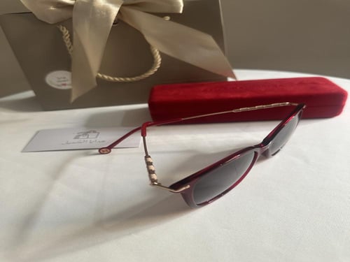 نظارة شمسية نسائية كارولينا هريرا لون احمر فخمة