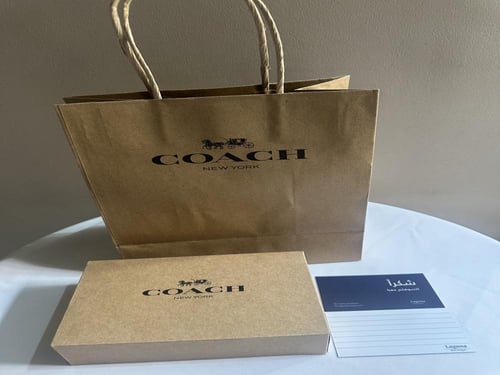 اي دي هولدر ماركة كوتش لون بني جملي