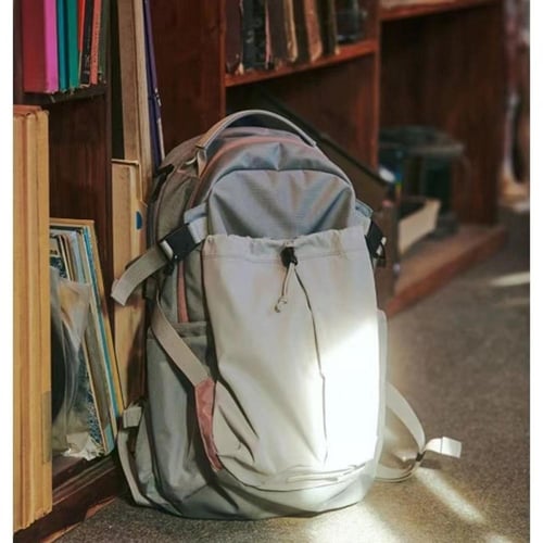 حقيبة ظهر مدرسية بتصميم كوري A school backpack wit...