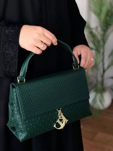 حقيبه ch لون اخضر