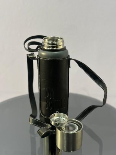 مطارة ماء استيل بغطاء جلدي وحزام حمل 31cm