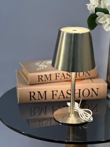 ابجوره معدنية بإضاءة ثلاثية الألوان 23 cm