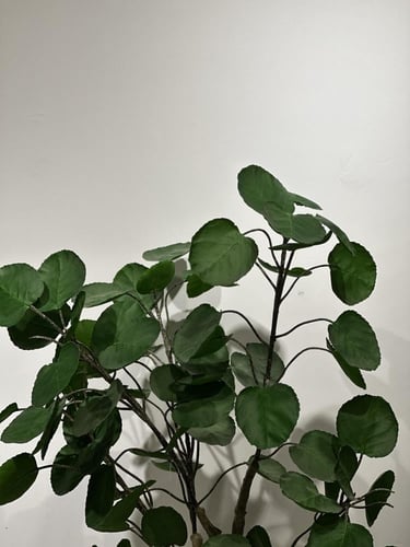 شجر صناعي بأوراق خضراء ارتفاع 120 سم