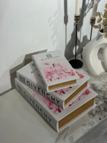 مجموعة كتب ديكور مع مساحة تخزين