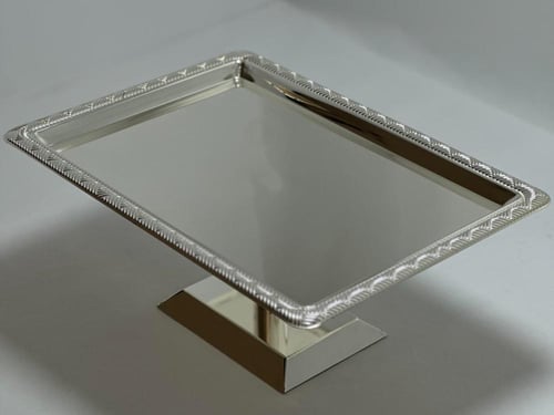 صينية تقديم فاخرة بغطاء وهدب