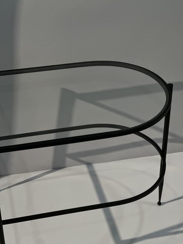 طاولة خدمة زجاج بقاعدة حديد