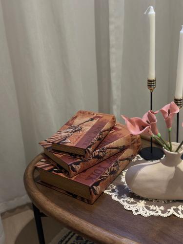 مجموعة كتب ديكور مع مساحة تخزين