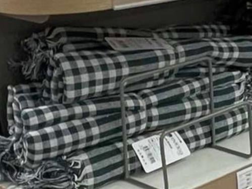 مفرش طاولة كاروهات زيتي مقاس 165*165