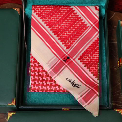 شماغ أحمر و بيج شتوي ملكي خاص