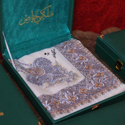 شال ملكي خاص بيج MT -06