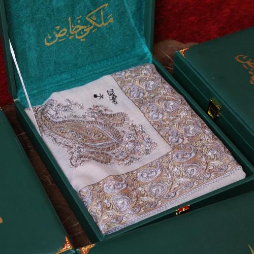 شال ملكي خاص بيج MT -07