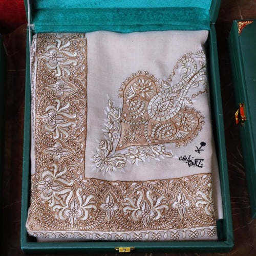 شال ملكي خاص بيج MT -08