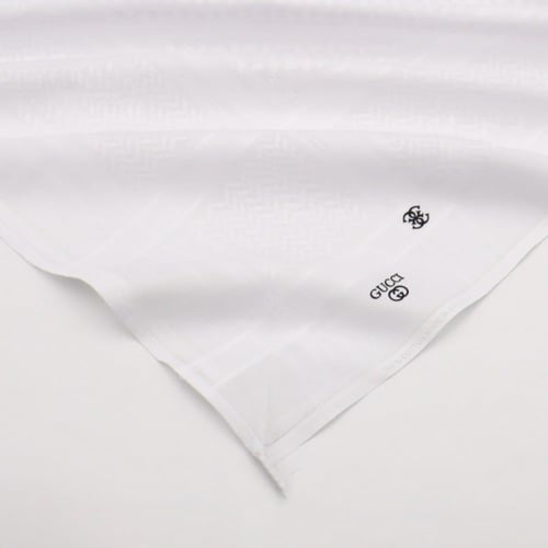 شماغ قوتشي ابيض