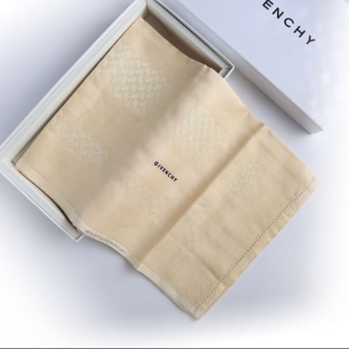 شماغ جيفنشي بيج