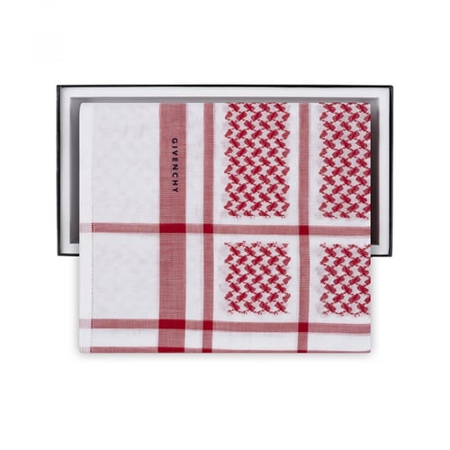 ثلاث اشمغة من جفنشي