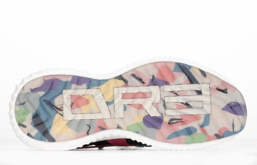 حذاء رياضي نسائي