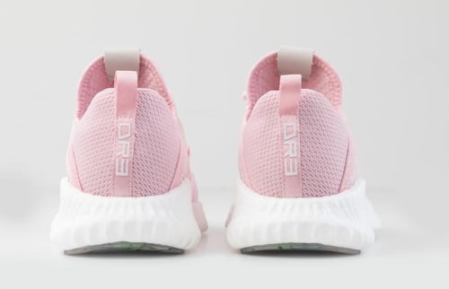 حذاء رياضي نسائي