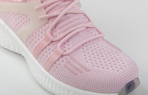 حذاء رياضي نسائي