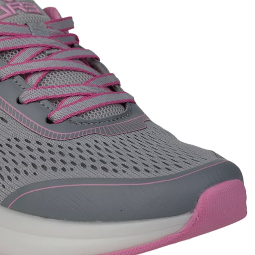 حذاء رياضي نسائي